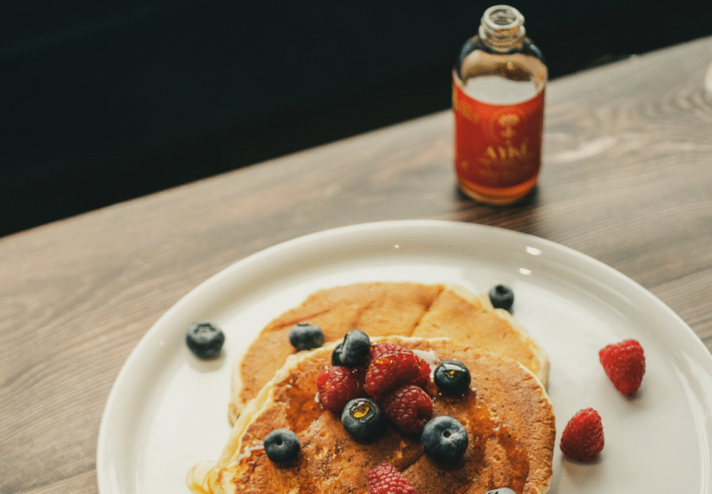 Ayké sirop d'érable ambré de grade a infusé gingembre curcuma crêpes au petits fruits érable